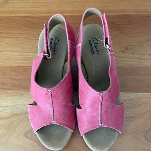 Pretty Pink. Clarks Helio Float wedges. Sz. 6.5